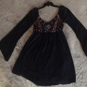 Bell sleeved Tunic M, runs small